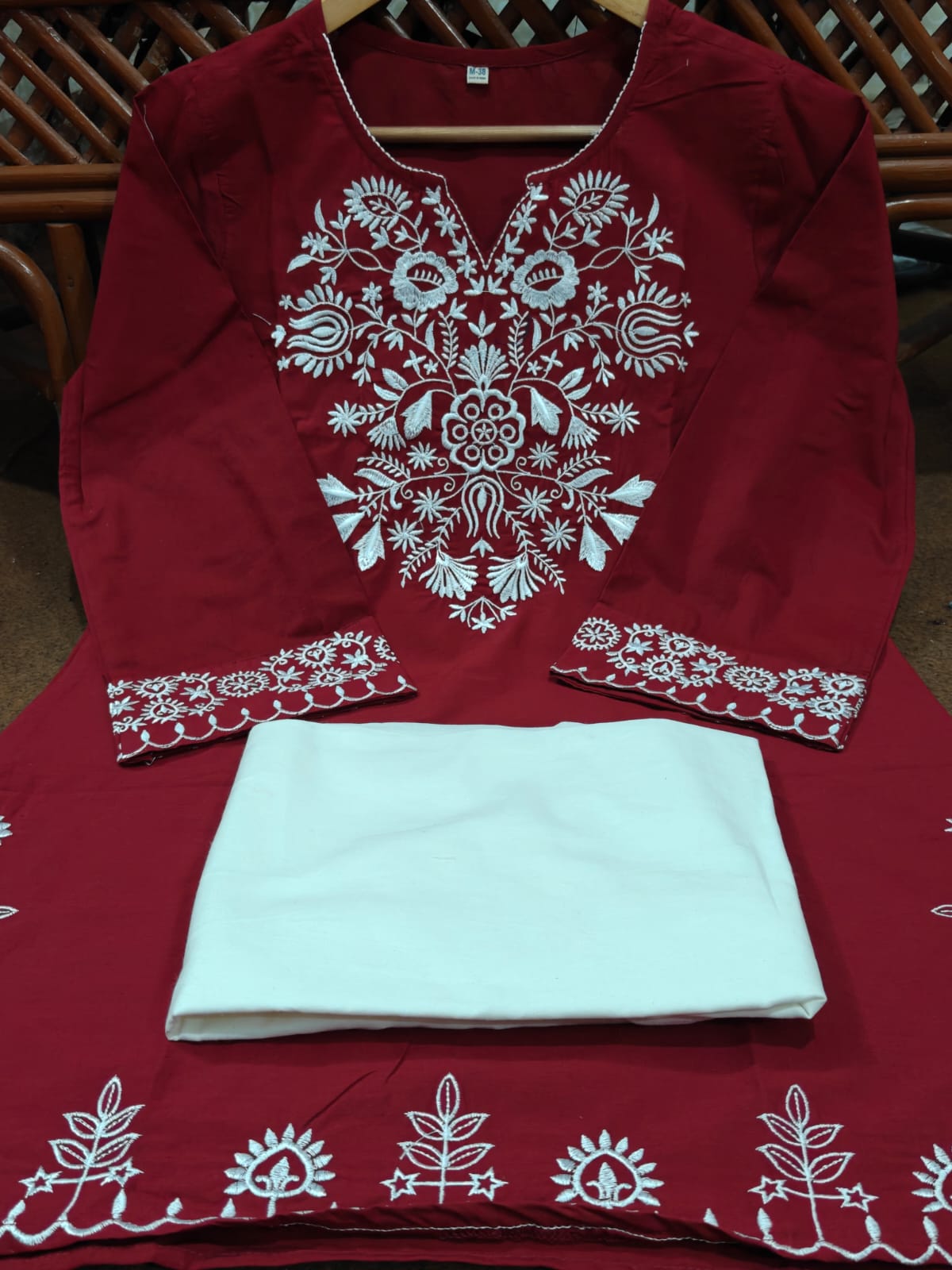 The lightweight kurta features intricate thread embroidery along the neckline, sleeves,