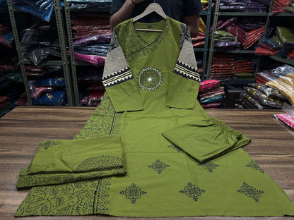 dhabu cotton kutch style suit with dabu print 🐾 and original mirror work.